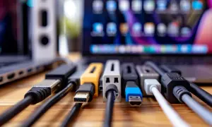 Kabel do laptopa: jak wybrać odpowiedni? Poradnik zakupowy 2025