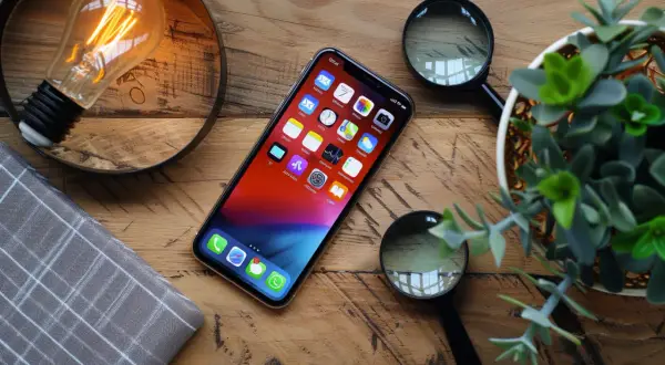 Używany iPhone: na co zwrócić uwagę przed zakupem? Poradnik 2025